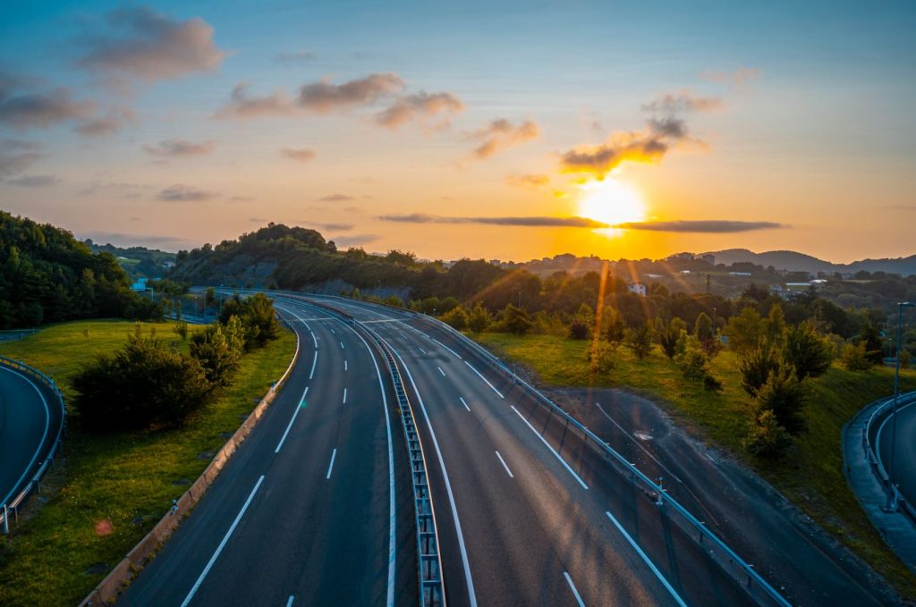 Autopista diseñada mediante metodología BIM en un entorno de infraestructura lineal.